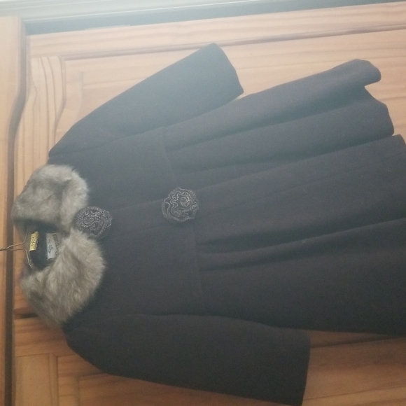 Rothschild coat and matching hat. Size 2T - Picture 2 of 5